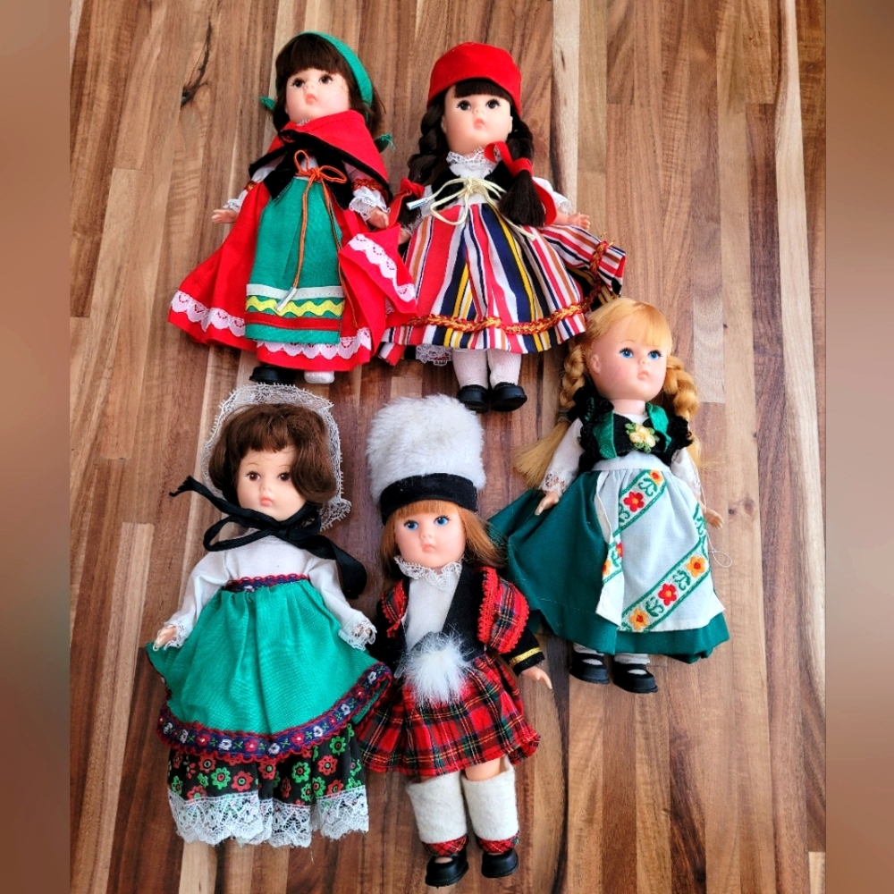 Vintage Madam Alexander  International "Ginny" Doll Set